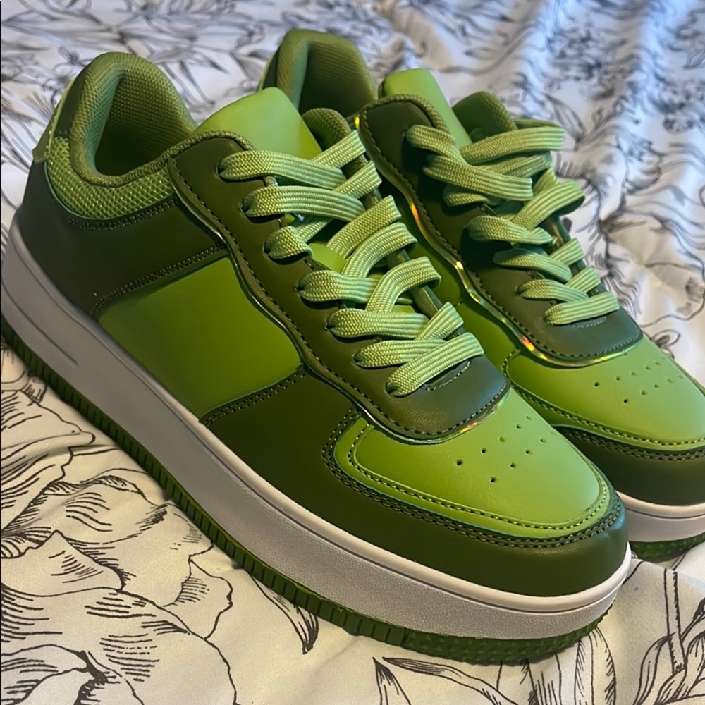 Green woman’s Shoes - Picture 10 of 10
